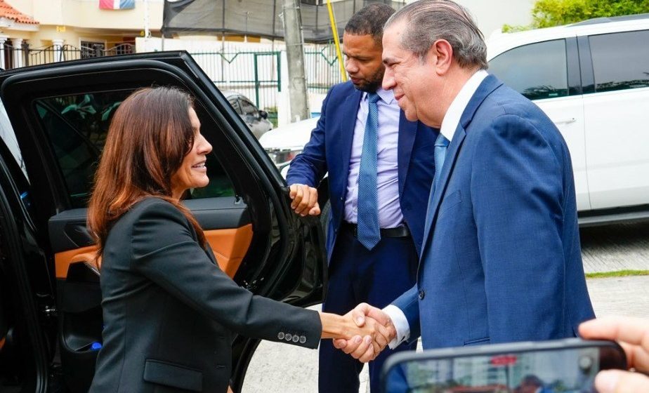 Francisco Javier García se reúne con embajadora de EE. UU. en RD y destaca vínculos entre ambas naciones