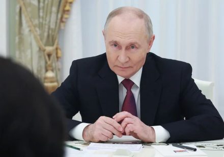 Putin aborda tensiones en golfo Pérsico con príncipe heredero de Abu Dabi