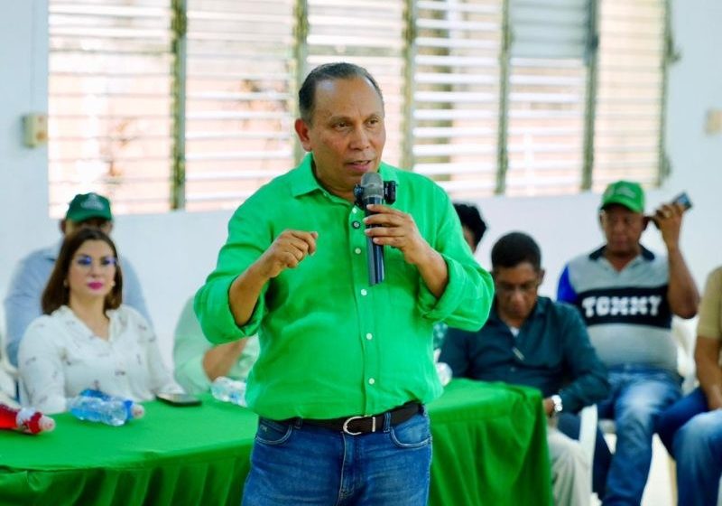 “Estudio reciente revela que para el 71% de los dominicanos el país va por mal camino” sostuvo Radhamés Jiménez