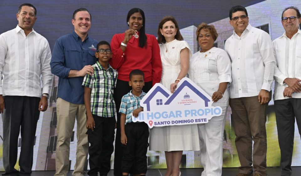 Banreservas financia 836 nuevos apartamentos entregados por Raquel Peña en Ciudad Real Ecológica