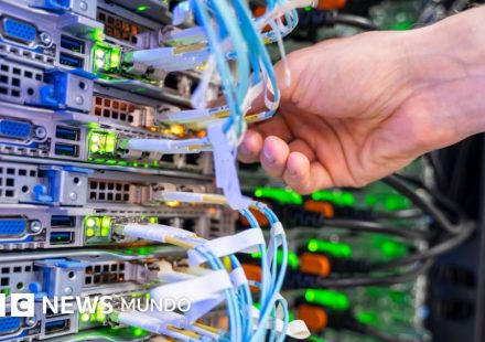 Qué es la fotónica y cómo puede lograr que los centros de datos de la IA consuman menos agua y energía