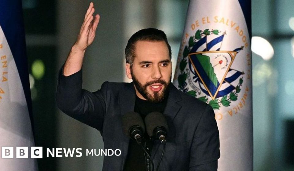 Qué pasó con el experimento de Bukele de convertir a El Salvador en el "país del bitcoin"