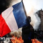 Qué es el "efecto bola de nieve" de la deuda y qué papel tiene en la crítica situación económica que alimenta las protestas en Francia