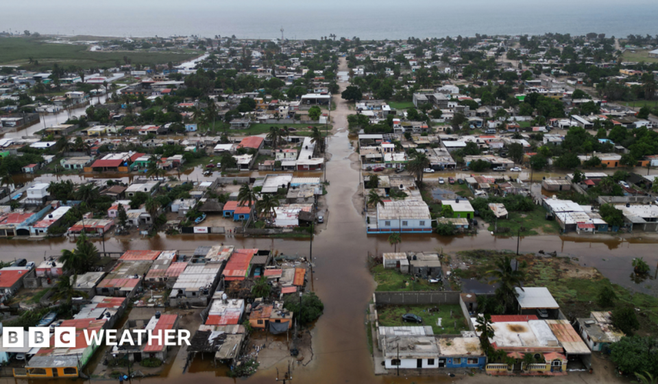 Super El Niño sets another record as it strengthens to 'unprecedented levels'