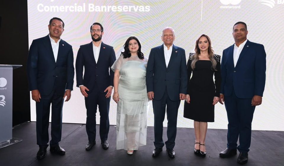 Banreservas lanza junto a Mastercard nueva tarjeta comercial para el sector empresarial
