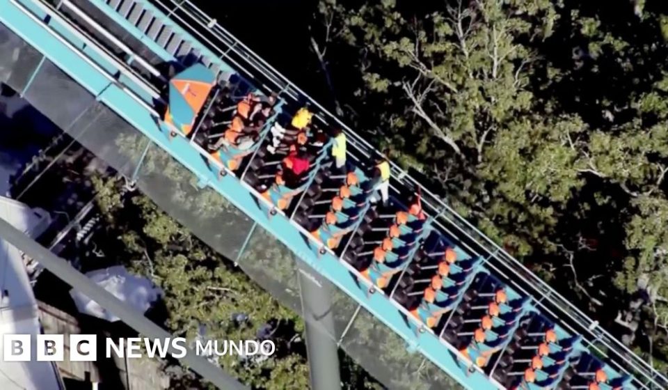 Un muerto y varios heridos tras un accidente en una montaña rusa de un parque Six Flags en EE.UU.
