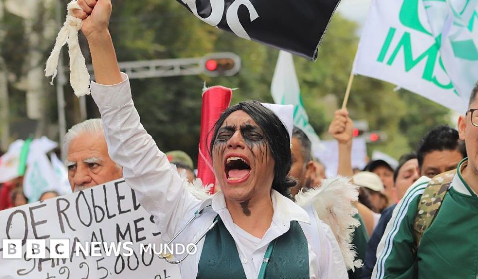 ¿Por qué hay tantas protestas en México y no afectan a la popularidad de la presidenta Claudia Sheinbaum?