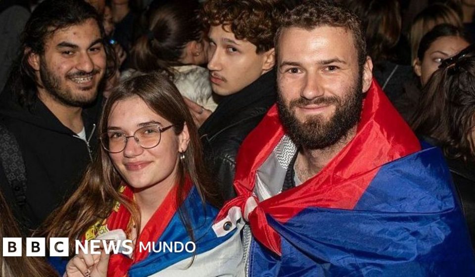 Cómo un movimiento estudiantil que nació de una tragedia acabó con 14 años de dominio político de Aleksandar Vucic en Serbia