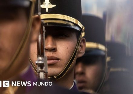 Cómo se transforman las escuelas militarizadas en México, prohibidas tras la muerte de una joven de 13 años