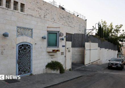 Most UK diplomats to leave East Jerusalem consulate, Israel says, as Miliband says 'vital services' to remain