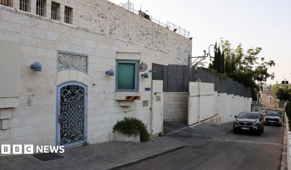Most UK diplomats to leave East Jerusalem consulate, Israel says, as Miliband says 'vital services' to remain