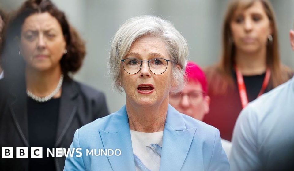 La conmoción en Australia después de que un vehículo arrollara y dejara gravemente herida a una diputada en un presunto ataque deliberado