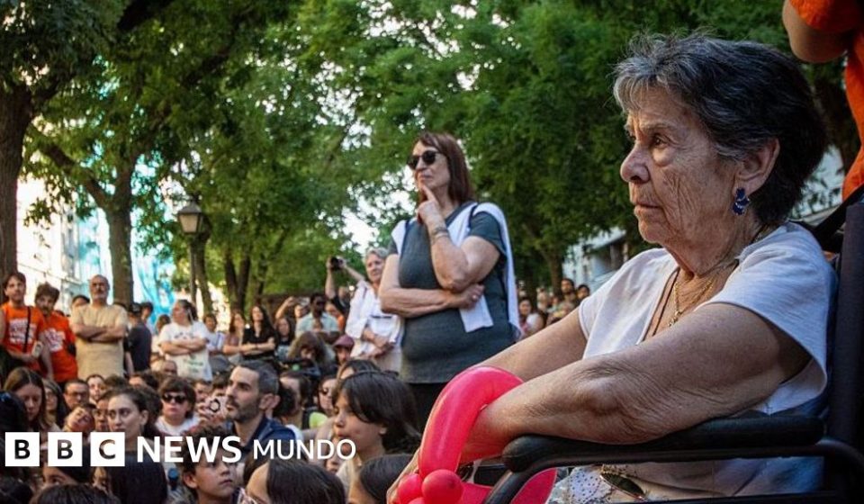 Muere Maricarmen Abascal, la anciana de 87 años cuyo desahucio provocó una ola de protestas en España por la crisis de la vivienda