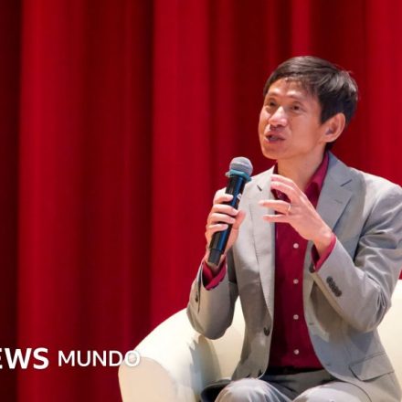 El profesor que causa furor entre los adolescentes chinos (y la razón de su éxito)