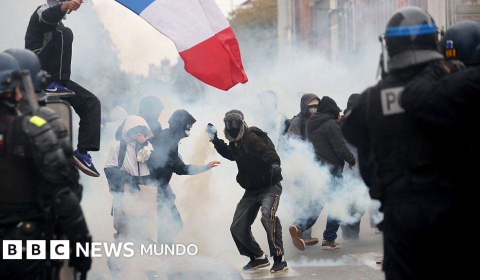 Casi 1.000 detenidos en Francia después de que miles de personas salieran a las calles a protestar