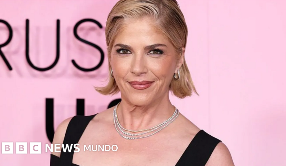 La actriz estadounidense Selma Blair es acusada de agresión tras un incidente con las azafatas durante un vuelo