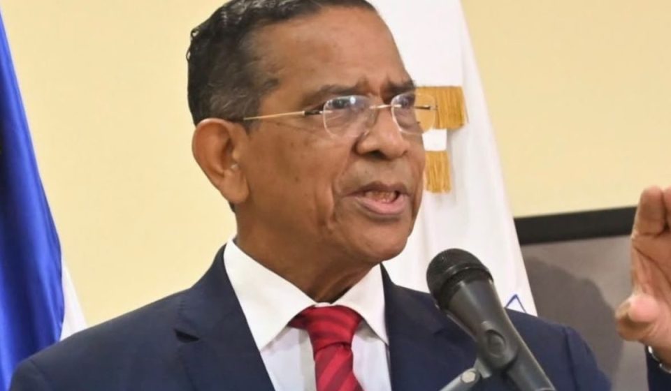 Rodríguez Pimentel cuestiona prohibición a equipos haitianos de jugar en RD