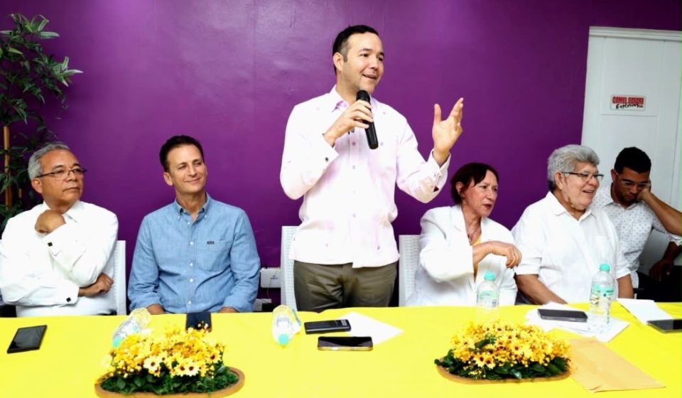 Johnny Pujols se reúne con dirigentes del PLD en Puerto Plata