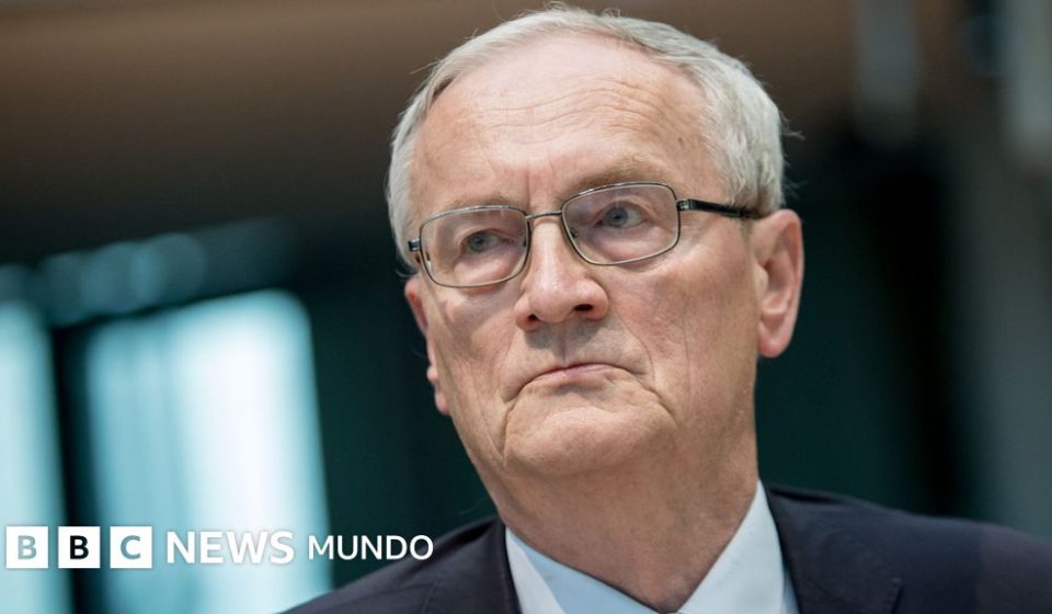 Detienen al exjefe de inteligencia de Alemania por espionaje y traición