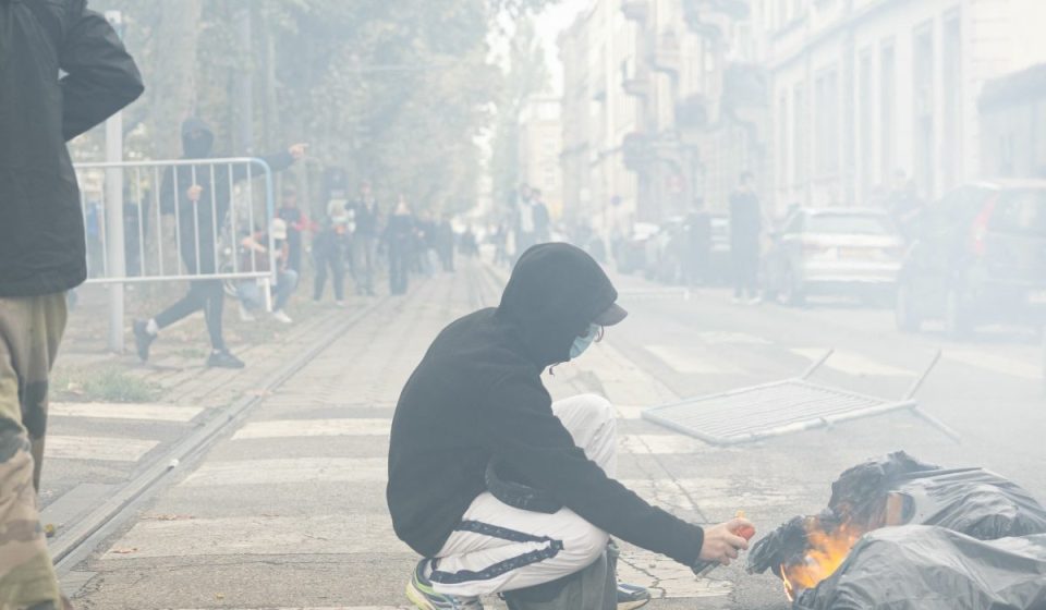 Protestas estudiantiles obligan a cerrar cientos de liceos en Francia