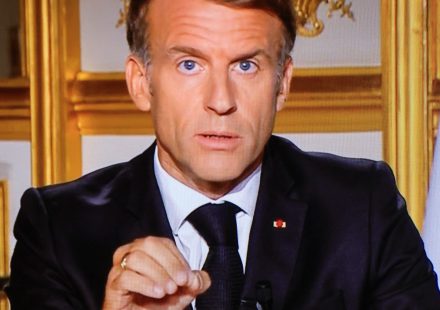 París vive nuevo episodio de violencia y saqueos en torno a plaza de la República; miles detenidos; Macron apela al orden
