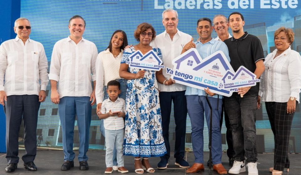 Banreservas financia 197 de los 224 apartamentos entregados por Abinader en Laderas del Este
