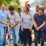 Alcalde de Postrer Río da el primer picazo para iniciar un bulevar