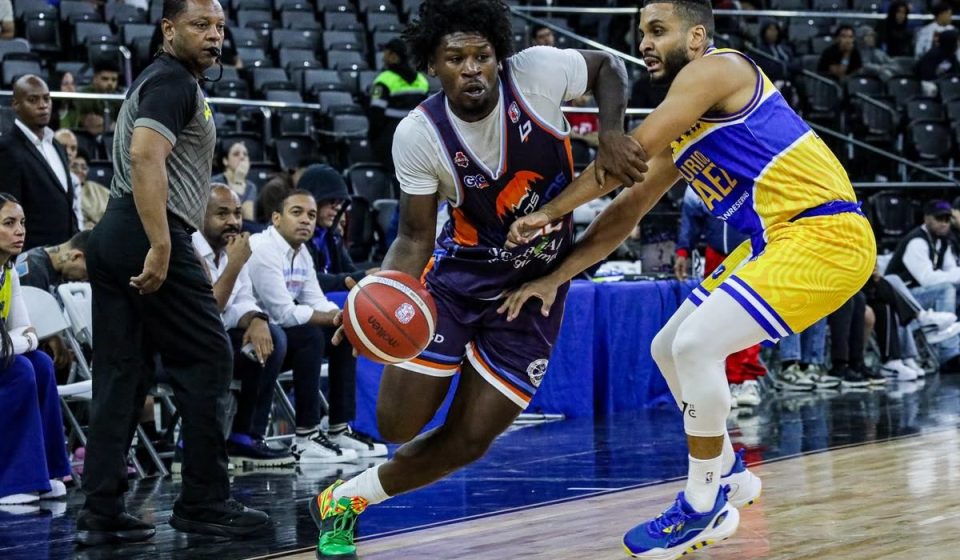 Los Prados regresa al primer lugar al doblegar al Mauricio Báez en la Fase de Eliminación del 50 TBS Distrito 2026