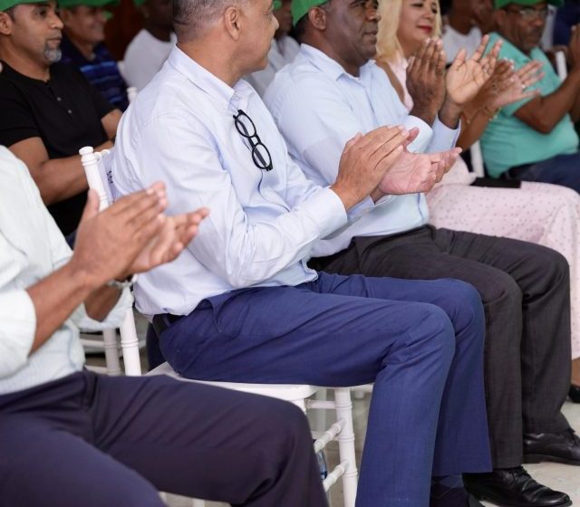 Alfredo Pichardo lanza candidatura a diputado con críticas a la distancia entre legisladores y barrios
