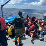 Armada de RD y Guardacostas de EE. UU. en PR interceptan embarcación con 59 personas al norte de Samaná