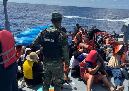 Armada de RD y Guardacostas de EE. UU. en PR interceptan embarcación con 59 personas al norte de Samaná