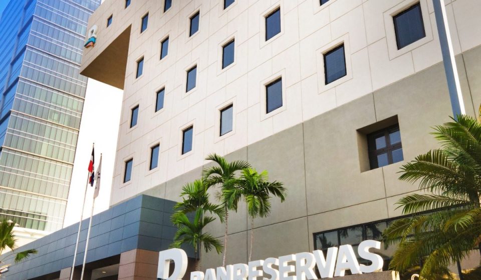 Banreservas gana premio a la mejor oficina de gestión de proyectos de América y pasa a final mundial