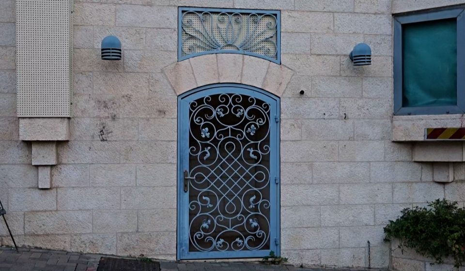 Video: Signs removed from British consulate in occupied East Jerusalem