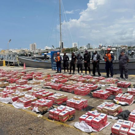 Colombia incauta de 3,5 toneladas de cocaína en polvo en una operación en el Caribe