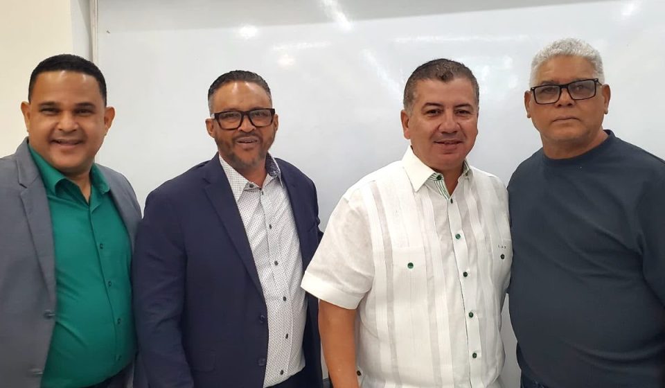 César Fernández presenta RD44 en Puñal y destaca labor organizativa de Vinicio Guzmán