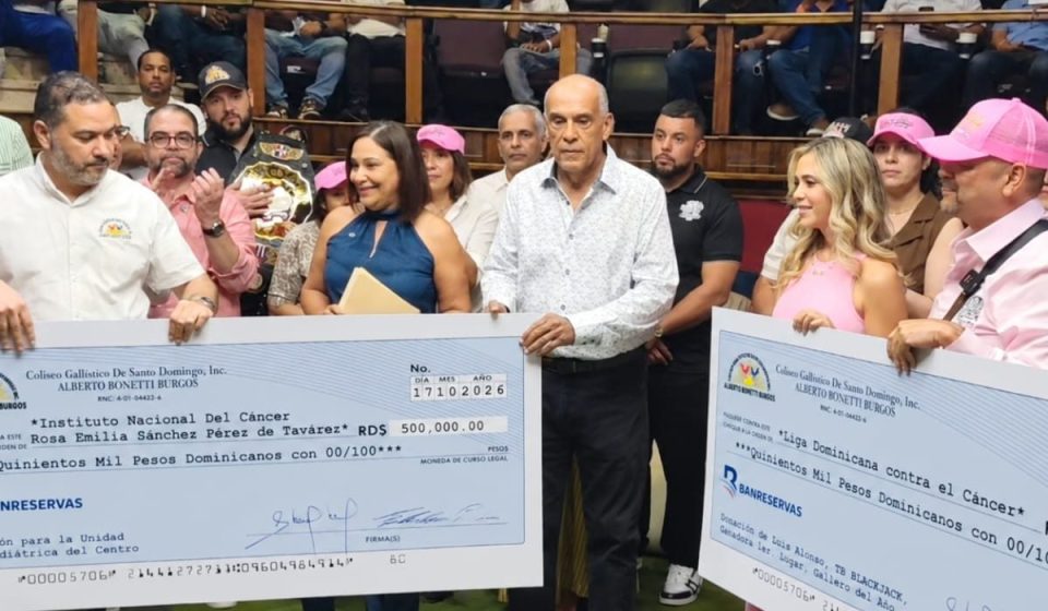 Coliseo Gallístico dona RD$1 millón a centros que atienden pacientes con cáncer