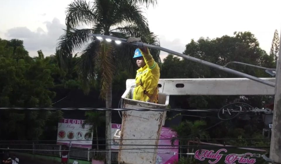 Edeeste informa inversión de RD$147 MM en iluminación pública este año y refuerza trabajos por Navidad