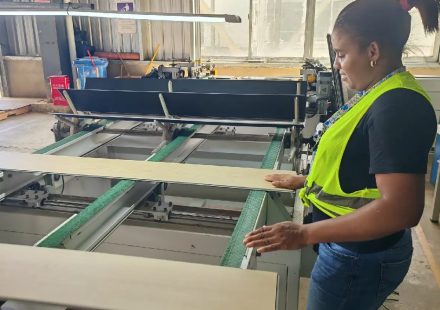 Empresas manufactureras generan empleos en San Antonio de Guerra
