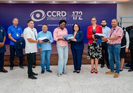 Cámara de Cuentas entrega uniformes y equipos de protección laboral a sus colaboradores