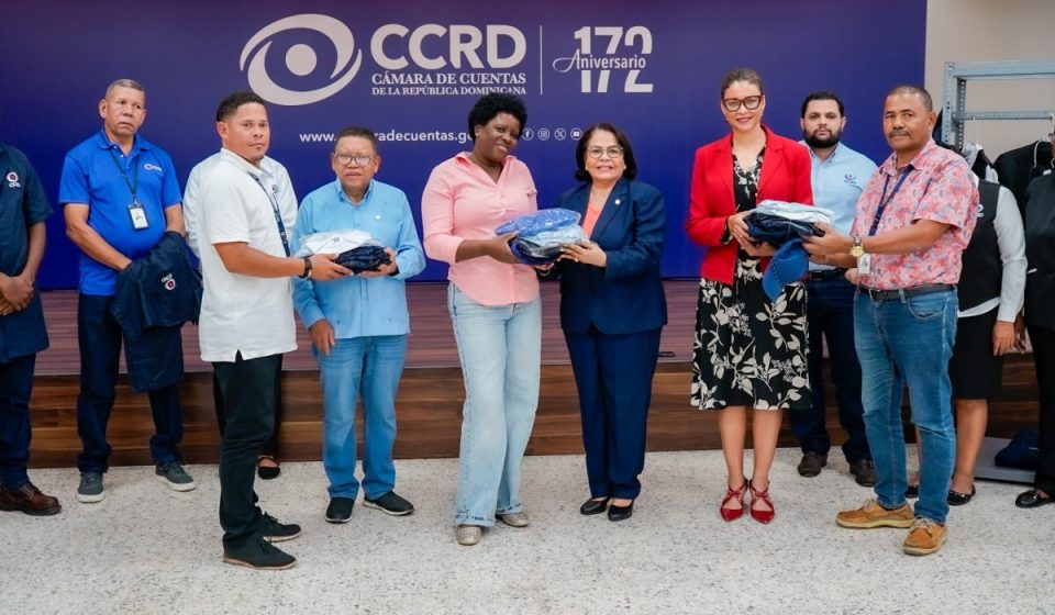 Cámara de Cuentas entrega uniformes y equipos de protección laboral a sus colaboradores