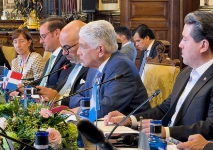 Eduardo Estrella destaca en cumbre iberoamericana inversiones que conectan a RD e impulsan el comercio y el turismo