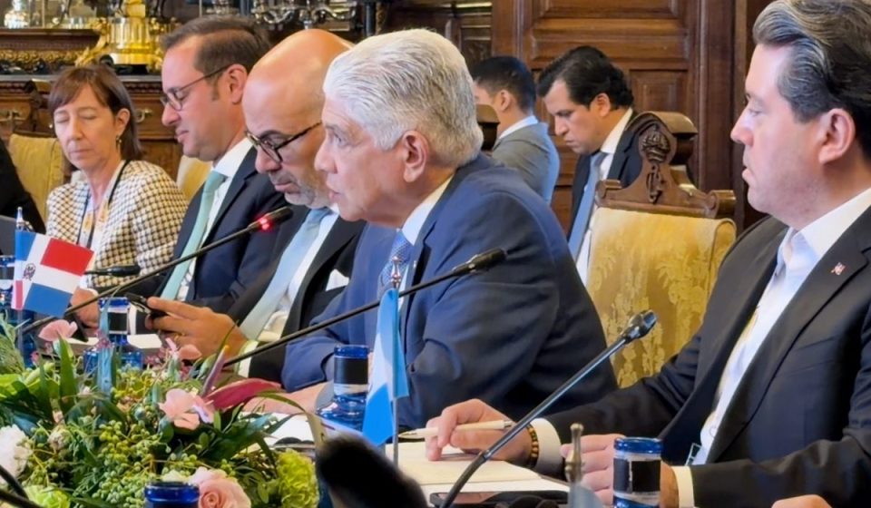 Eduardo Estrella destaca en cumbre iberoamericana inversiones que conectan a RD e impulsan el comercio y el turismo