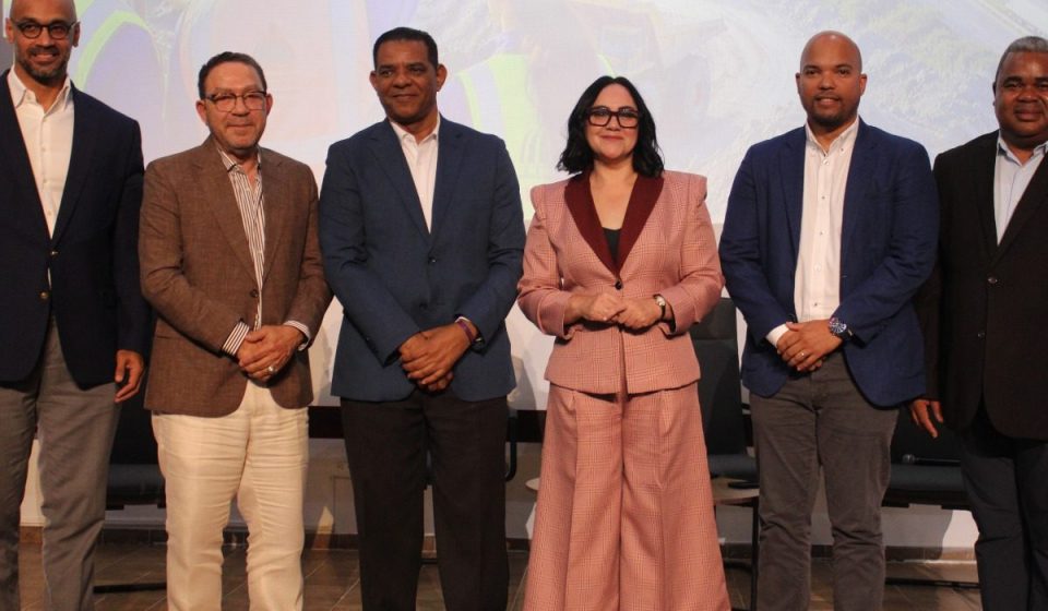 Expertos debaten aporte de la minería a la economía nacional en la Feria del Libro 2026