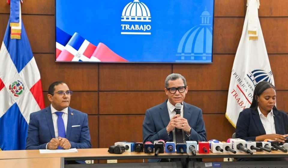 Ministerio de Trabajo sanciona 101 tiendas de inversionistas chinos por violaciones laborales