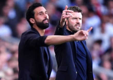 Fulham manager Arbeloa fined for Man Utd refereeing outburst