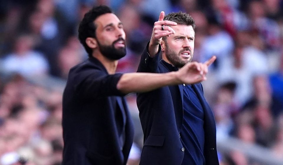 Fulham manager Arbeloa fined for Man Utd refereeing outburst