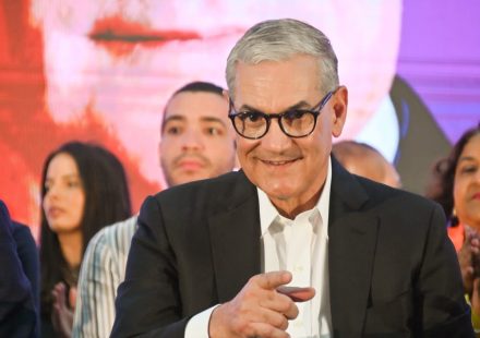 Gonzalo Castillo expresa desacuerdo con suspensión de consulta del PLD; dice que continuará su proyecto