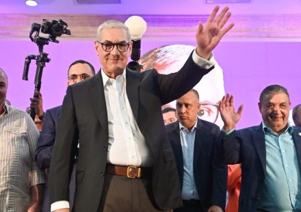 Gonzalo Castillo responde a Abinader: ni en 40 años el PRM hará más obras que el PLD