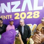 Gonzalo Castillo recorre nueve localidades de Barahona y plantea medidas para impulsar producción agrícola