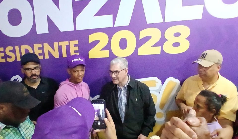 Gonzalo Castillo recorre nueve localidades de Barahona y plantea medidas para impulsar producción agrícola